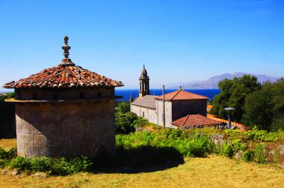 Palomar e iglesia de Carnota