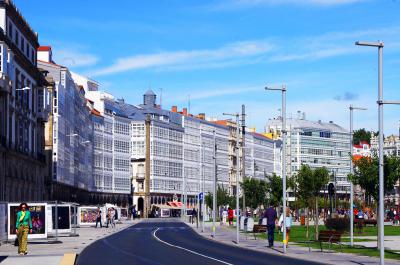 Manifestaciones artísticas en las aceras de La Marina