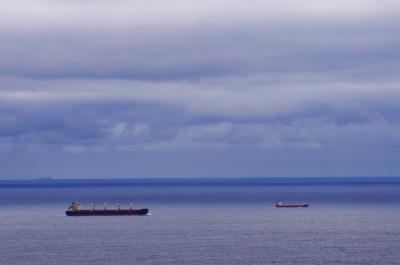 Paso de barcos en alta mar