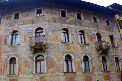 Detalle de pinturas en una casa-palacio