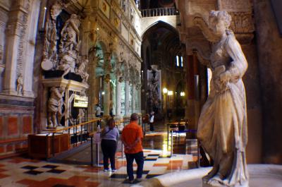 Pasillo lateral de la Basílica