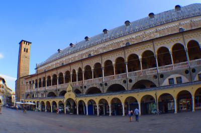 Palazzo della Ragione en fachada a la Piazza delle Erbe