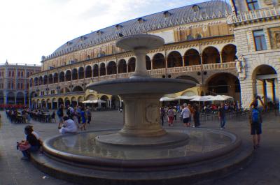 Fontana en la Piazza delle Erbe