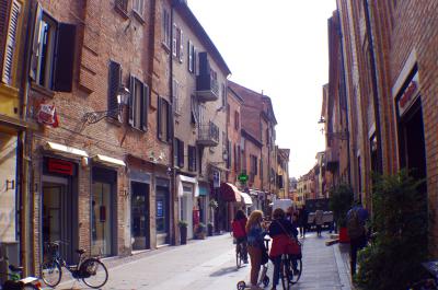 Una calle típica en Ferrara