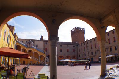 Palacio Municipal Comune di Ferrara, patio interior
