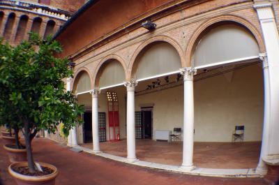 patio de los naranjos del Castillo Estense