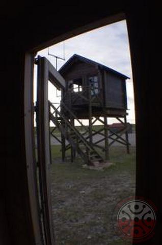 Vista de la torre de control desde la ventana de la casa de los pilotos
