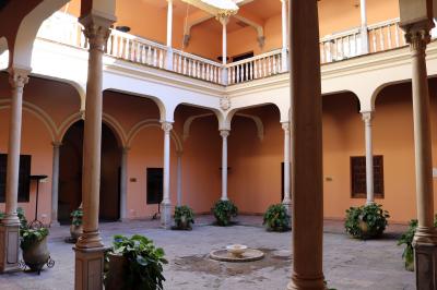 Patio del Palacio de los Córdoba en la bajada del Chapiz