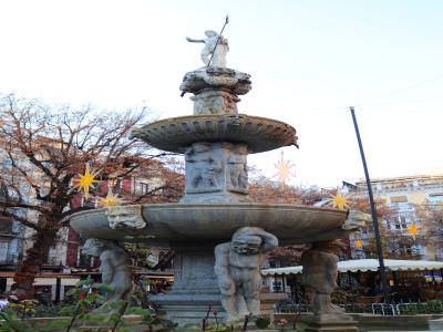 Fuente de los Gigantones en la plaza Bib-Rambla