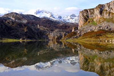 Panorámica reflejada en la Ercina