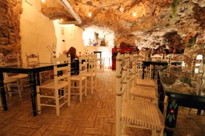 Sala en la Cueva de la Zarzamora