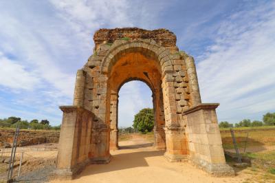 Arco romano de Cáparra