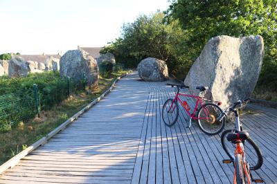 Se puede pasear en bici entre los megalitos