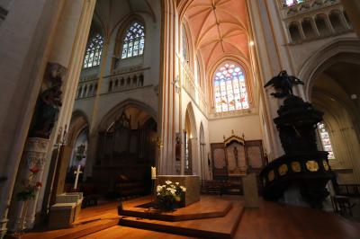 Interior de Catedral de Saint Corentin de Quimper
