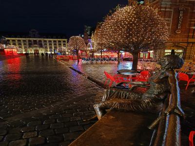 En la plaza Oude Markt se haya la estatua de Kotmadam
