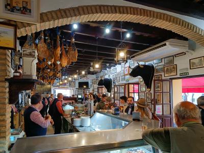 Ambiente en un bar de Sanlúcar de Barrameda
