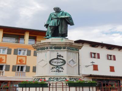 Estatua dedicada a Tiziano Vecellio