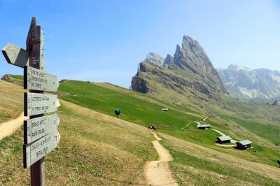 Multitud de rutas en Seceda