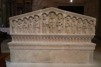 Bajo relieve aparecido en la iglesia