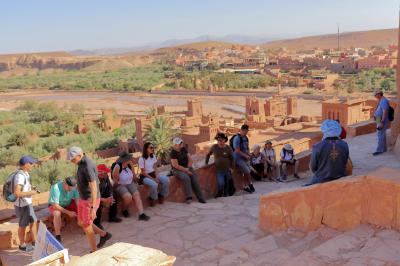 Nuestro grupo de turistas en Kasbah Ait Ben Haddou