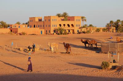 Amanecer en el desierto de Erg Chebbi 