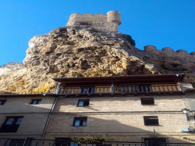 Vivienda bajo el castillo de Frías 