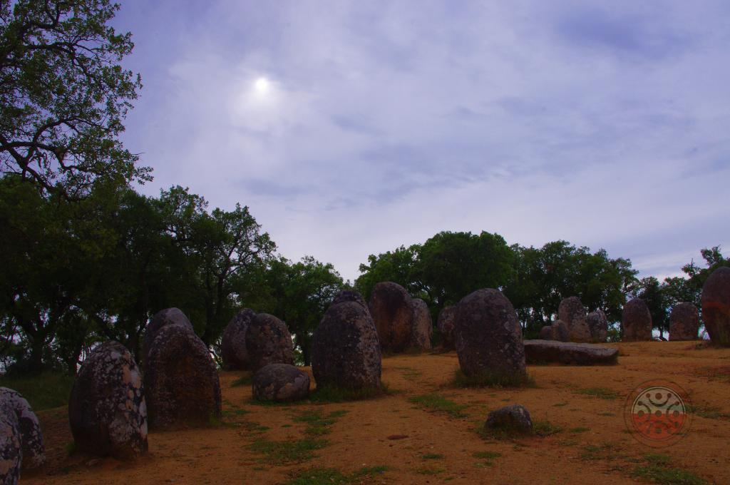 Conjuntos megalíticos del Crómlech y Menhir de los Almendros