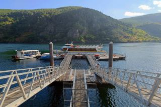Embarcadero de Santo Estevo y paseo fluvial por el río Sil